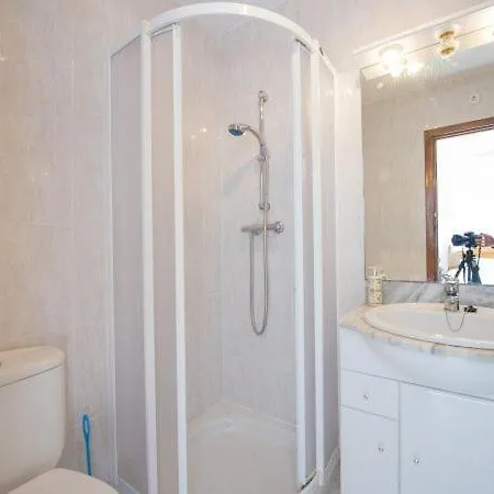 Вилла Sleeps 9 Pool