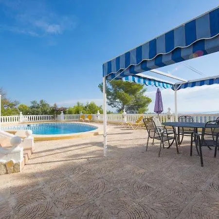 Вилла Sleeps 9 Pool